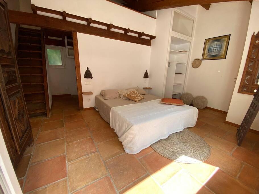 Petit Mas Calme Typique Du Sud ! Villa Valergues Exteriör bild