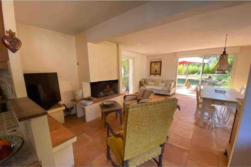 Petit Mas Calme Typique Du Sud ! Villa Valergues Exteriör bild