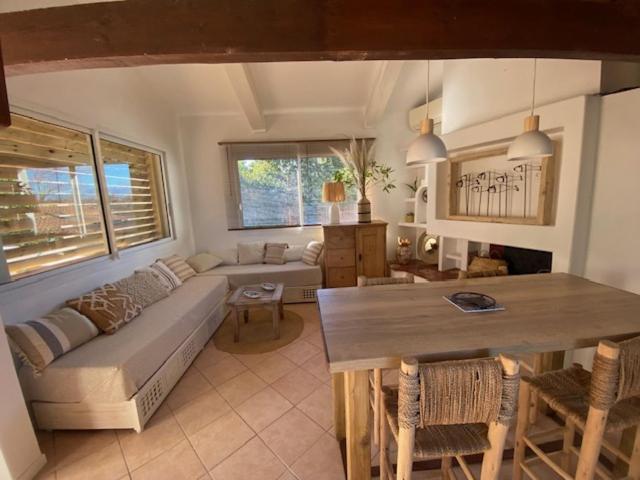 Petit Mas Calme Typique Du Sud ! Villa Valergues Exteriör bild
